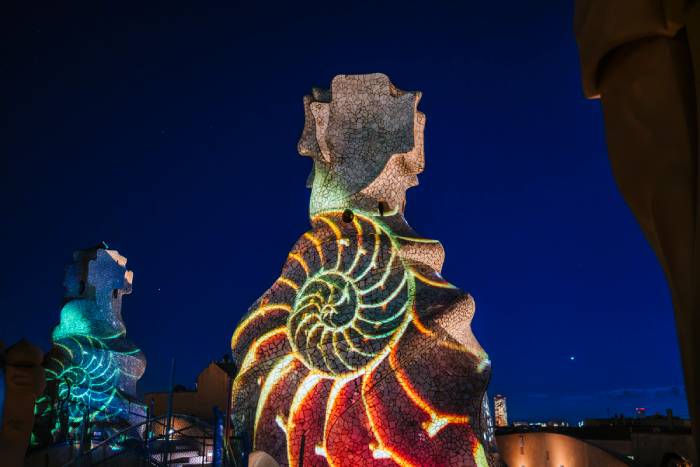 visit la pedrera by day and night drawing